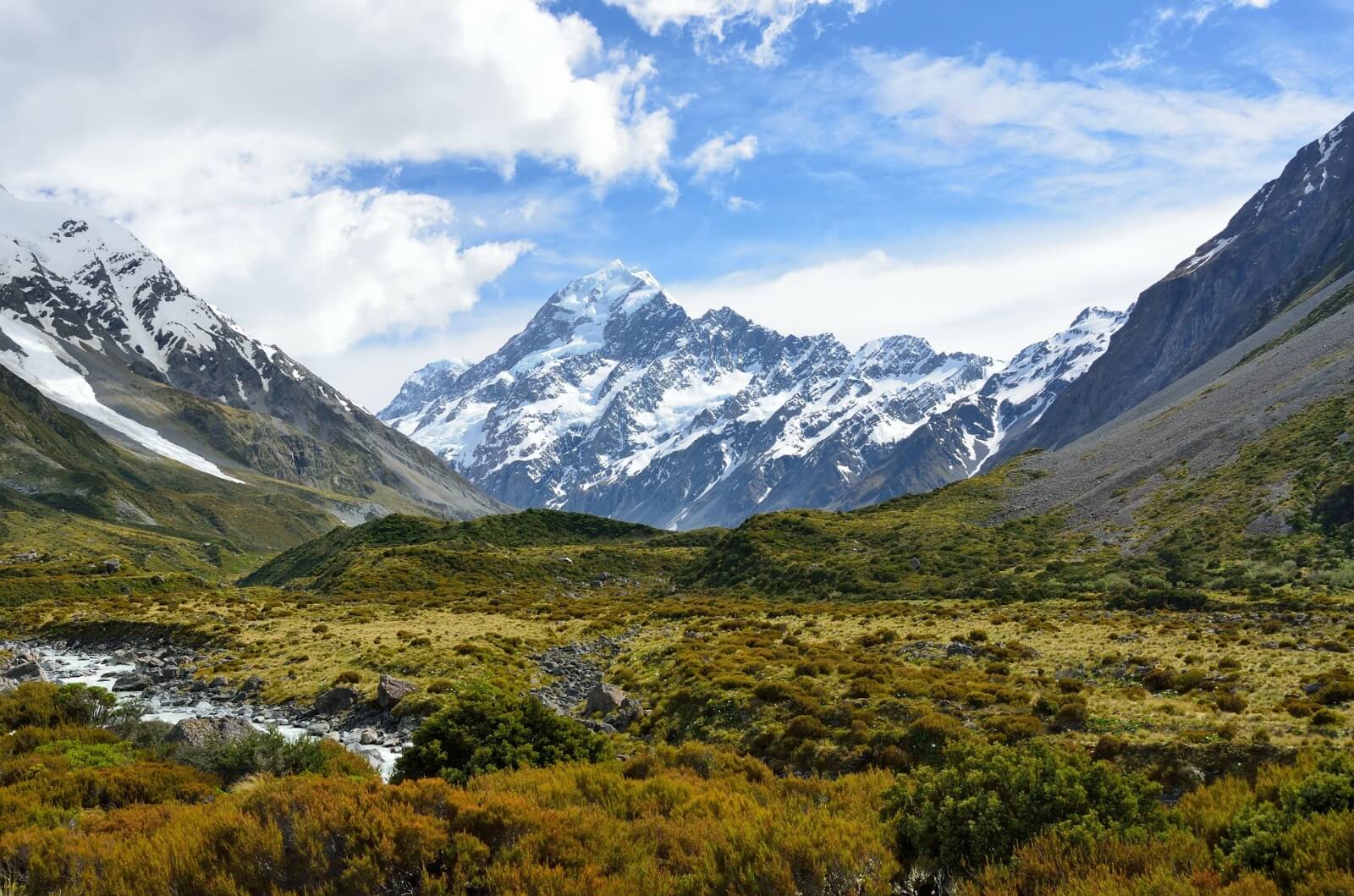 欧洲最大的山脉阿尔卑斯山，水资源丰富，有“欧洲水塔”的称号